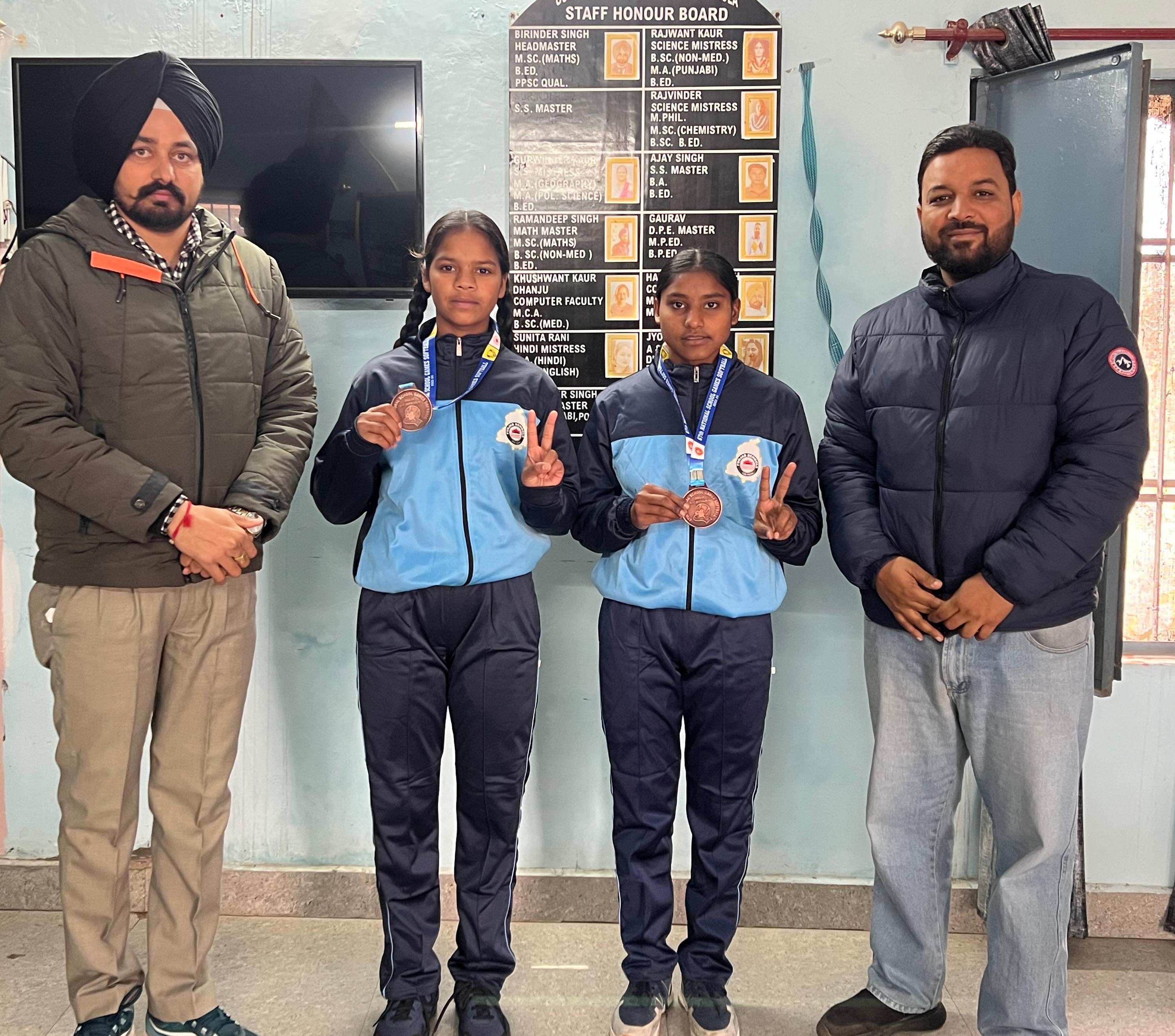 ਸਰਕਾਰੀ ਸਕੂਲ ਦੀਆਂ ਵਿਦਿਆਰਥਣਾਂ ਨੇ ਨੈਸ਼ਨਲ ਸਕੂਲ ਖੇਡਾਂ ’ਚ ਕਾਂਸੀ ਦਾ ਮੈਡਲ ਜਿੱਤਿਆ